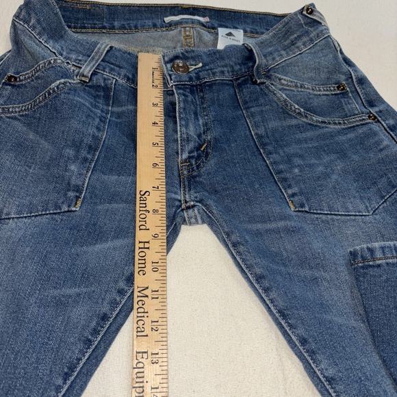 Levis Blue Distressed Low Rise Flare Leg Denim Jeans Pants Y2K Sz 9M JR VTG - Picture 4 of 9